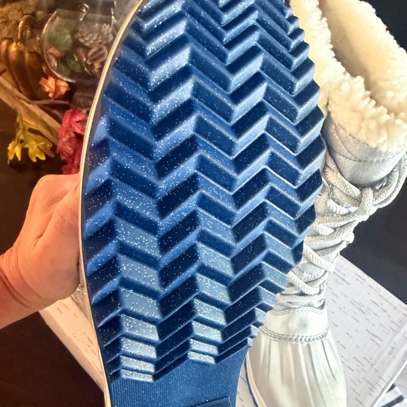 Sorel Torofino Women's Silver Winter Boots Disney Frozen II - Picture 7 of 7